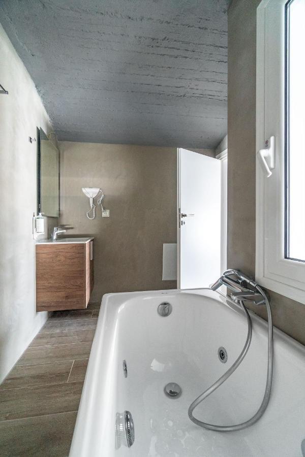 Costa Vasia Boutique Apartments วราฮาติ ภายนอก รูปภาพ